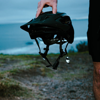 BICYCLE HELMET AIRPODS LEASH